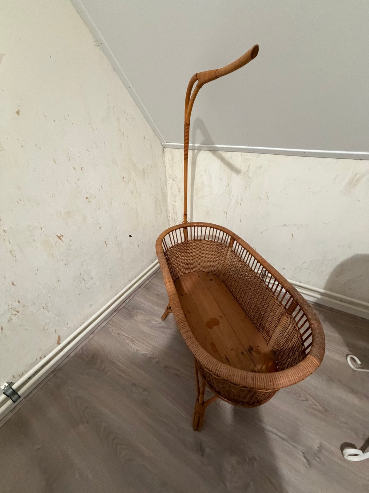 Vintage rotan wieg met standaard, Ophalen, Gebruikt, Wieg