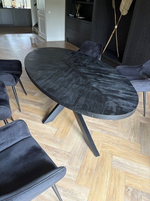 Foto 4 van Complete Eetkamerset Tafel + 6 Stoelen + Hanglamp €850