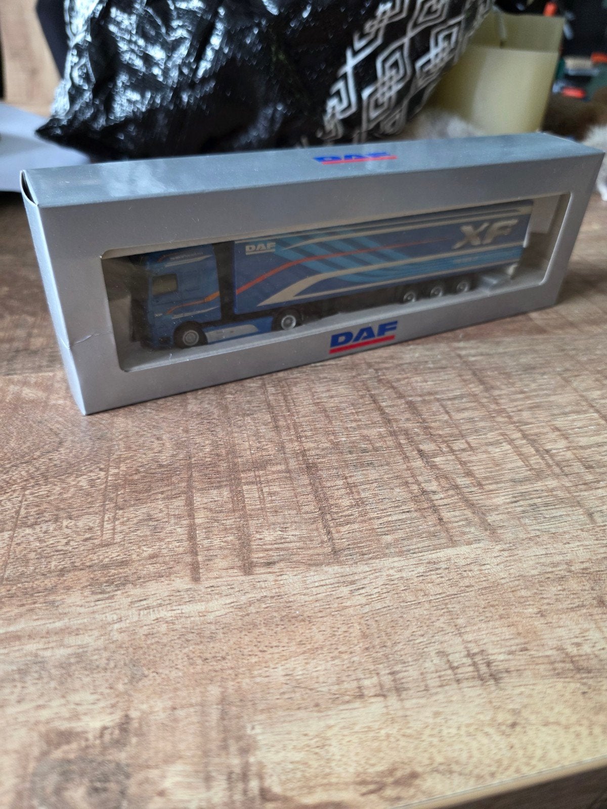 DAF XF Super Space Cab 4x2 + Box Trailer - 3 Axle, Overige merken, 1:50 of kleiner, Nieuw, Ophalen of Verzenden