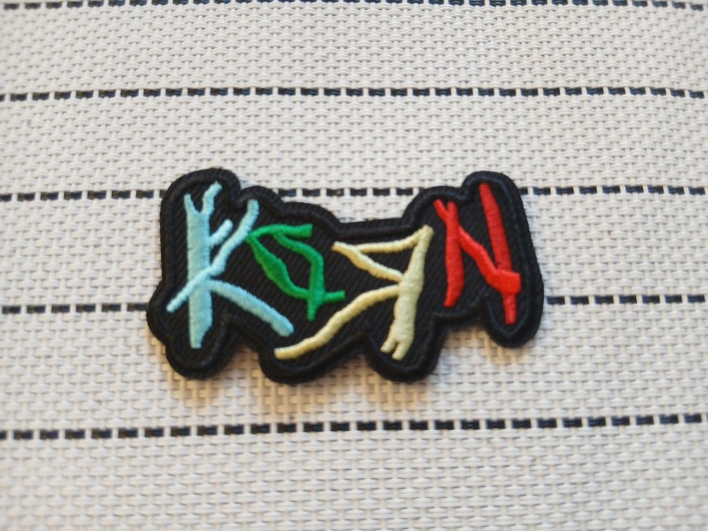 Korn mooie  shaped patch k15- 4 x 6.5 cm, Ophalen of Verzenden, Nieuw, Kleding