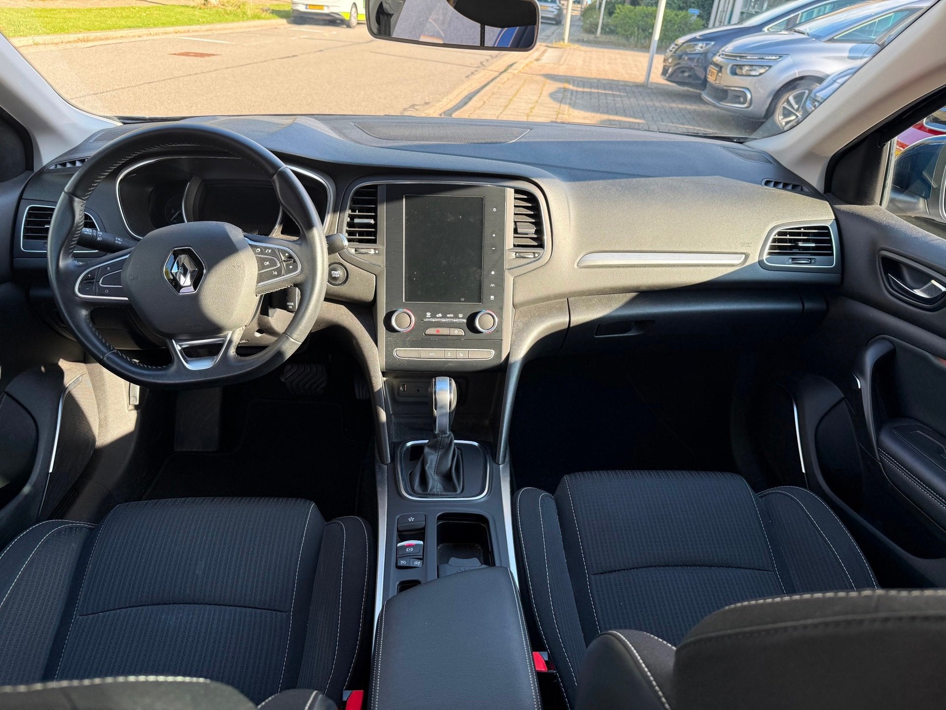 Renault Mégane Estate 1.3 TCe Limited, Navi, Camera, Keyles, Auto's, Dealer onderhouden, Stof, Gebruikt, Euro 6