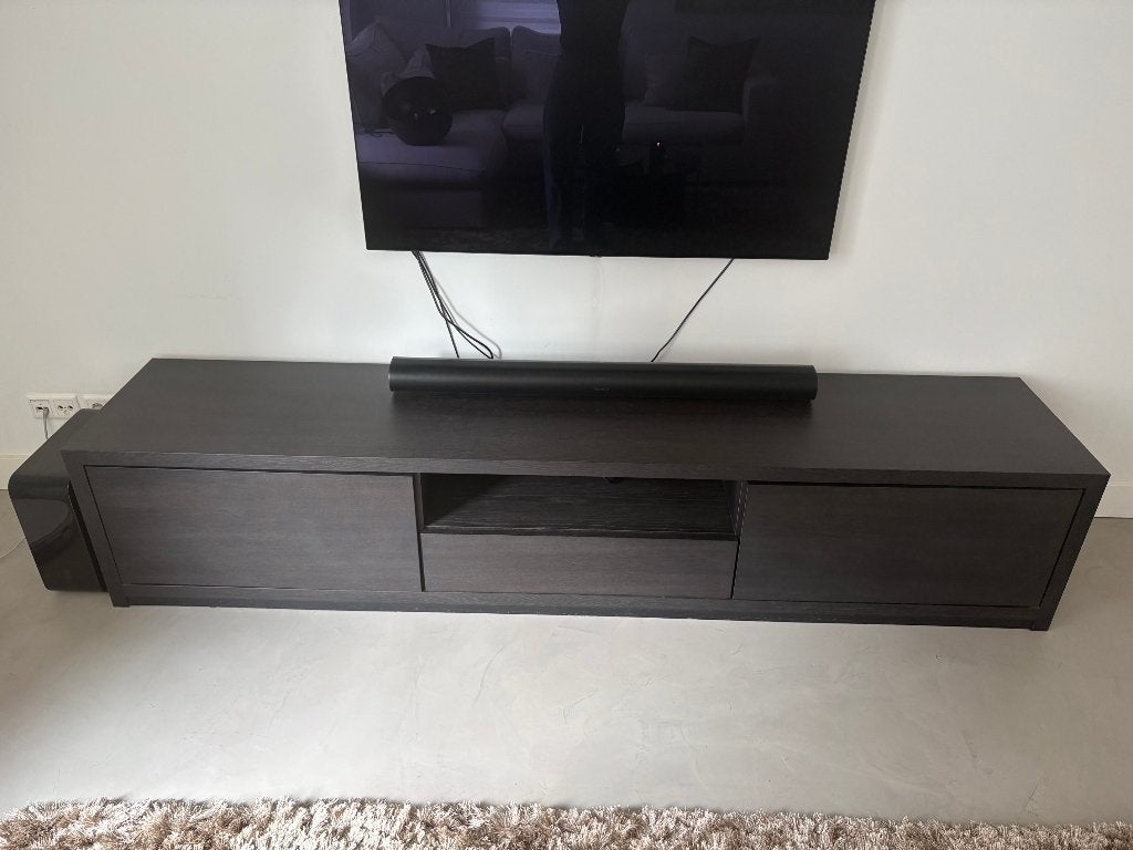Modern zwart tv-meubel (250x50x50)., Eikenhout, Ophalen of Verzenden, Zo goed als nieuw, 200 cm of meer