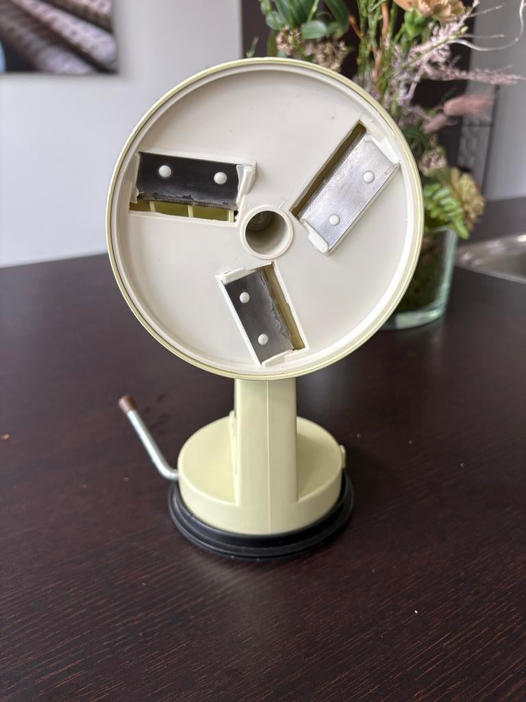 Geka bonensnijder vintage met zuignap, Huis en Inrichting, Ophalen of Verzenden, Gebruikt
