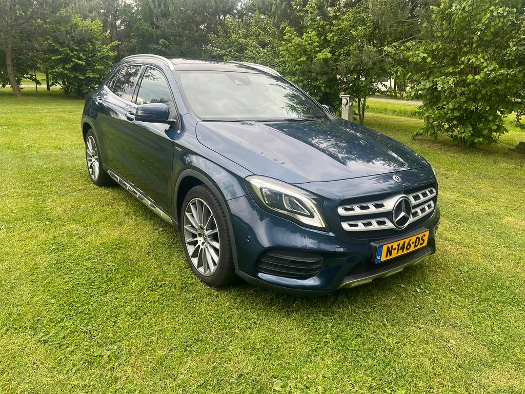 GLA klasse 180 EDITON AMG 360 camera inruil mogelijk, 4 cilinders, 715 kg, Blauw, 122 pk