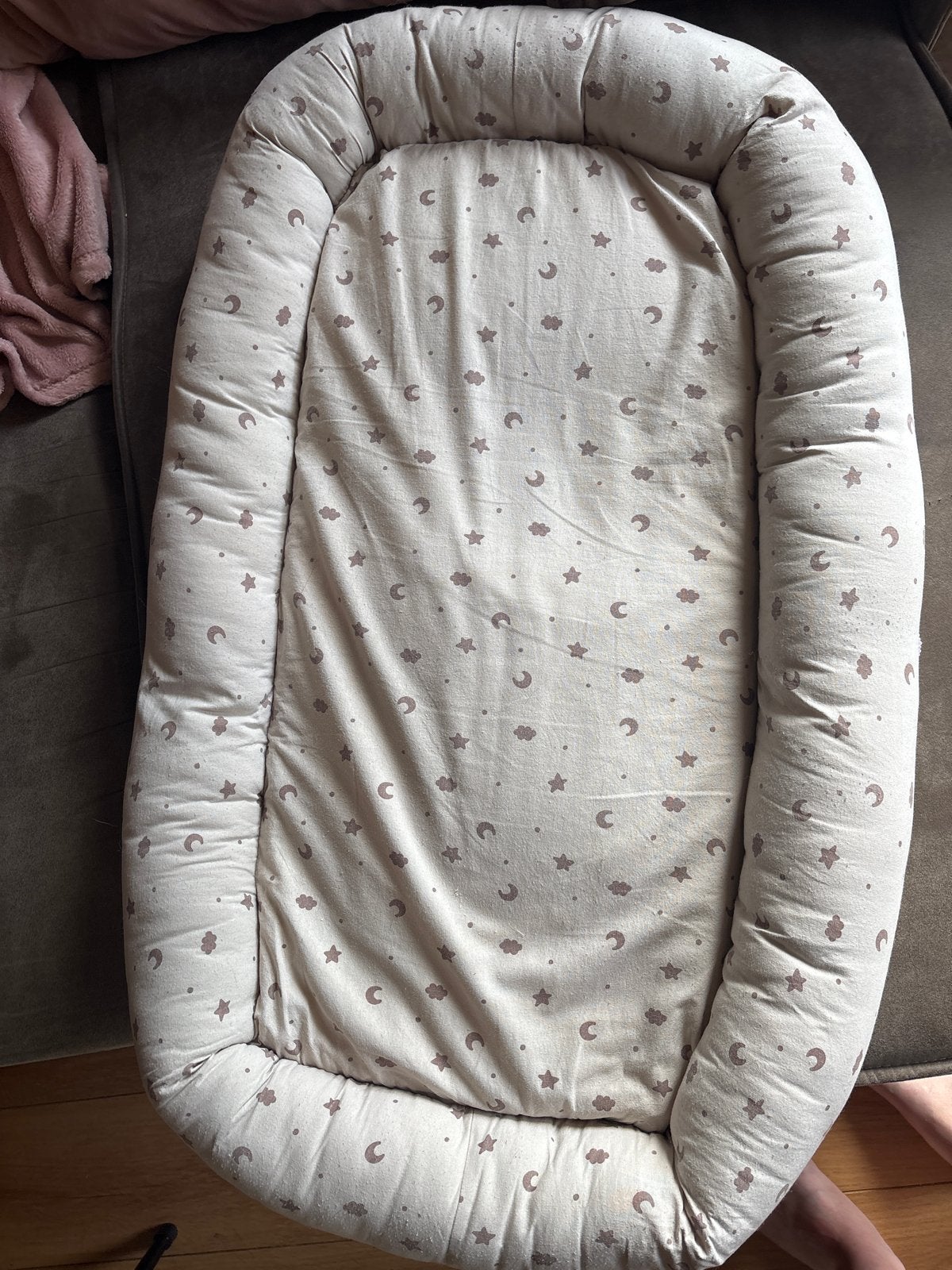 Comfortabel baby nestje met maan- en sterrenpatroon, Ophalen of Verzenden, Gebruikt