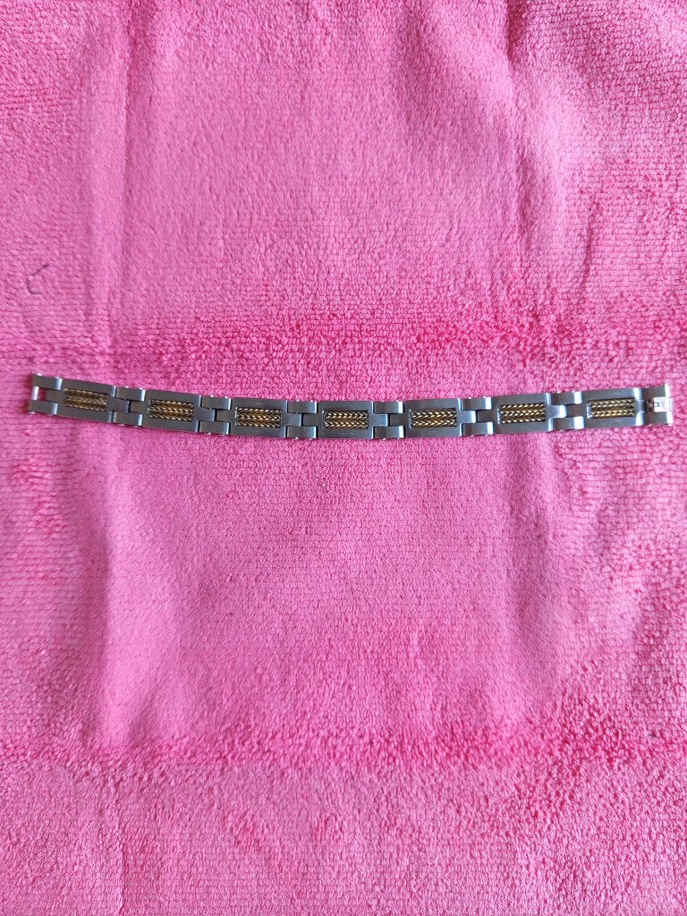 Stalen herenarmband met goudkleurige accenten ., Ophalen of Verzenden, Nieuw, Zilver, Staal