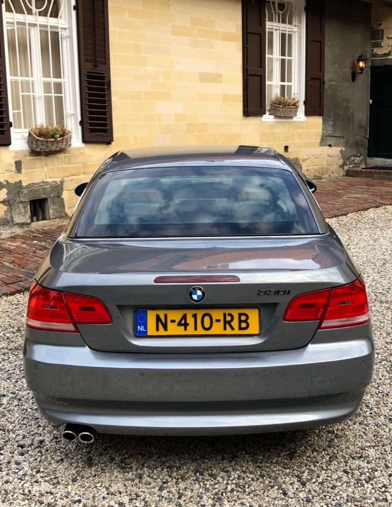 Foto 4 van BMW 3-Serie 3.0 I 330 Cabrio AUT 2008 Grijs
