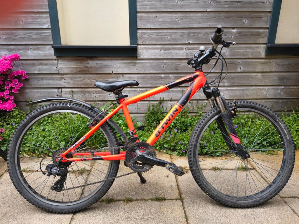 B'Twin Rockrider 500 24 inch - Heeft wat liefde nodig, Fietsen en Brommers, Fietsen | Mountainbikes en ATB, Ophalen