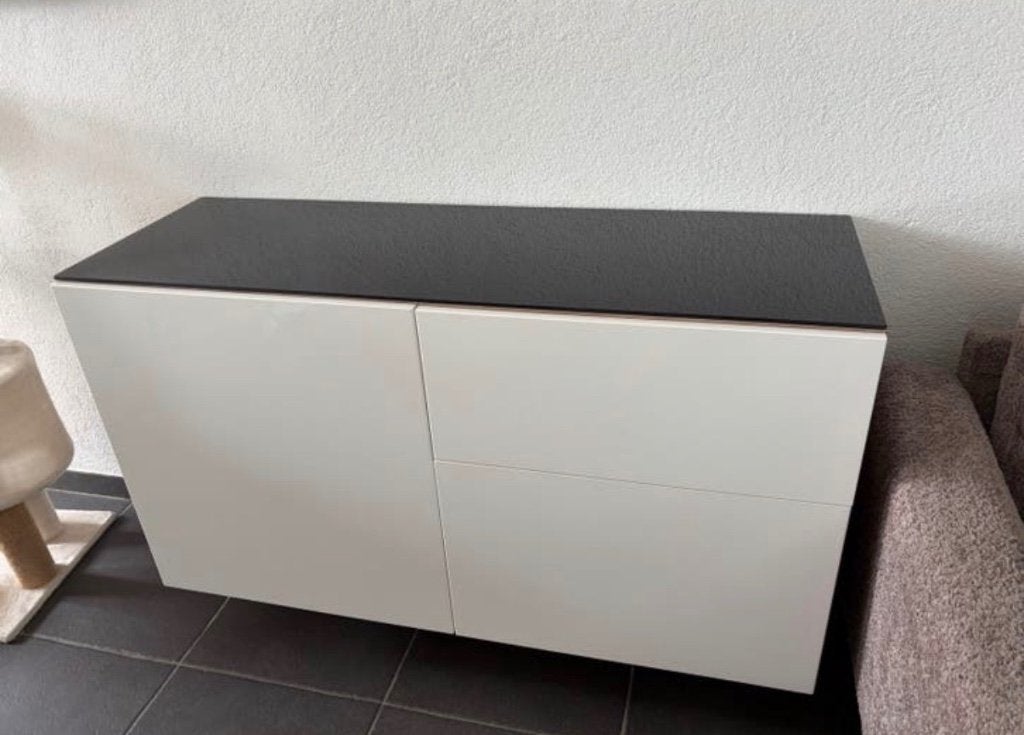 Hangkast IKEA met glazen blad - zwart/wit, Huis en Inrichting, Kasten | Wandmeubels, Ophalen, Zo goed als nieuw, Minder dan 150 cm