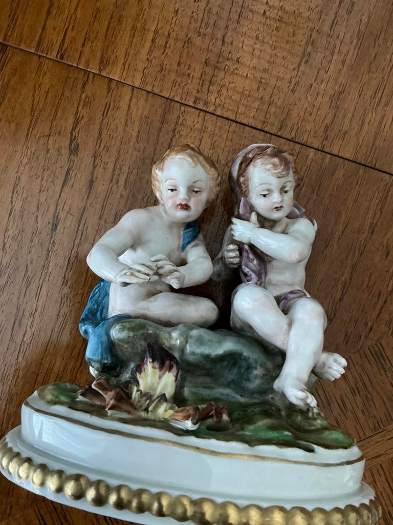 Antiek porseleinen beeldje van twee putti’s  ( Hispania), Antiek en Kunst, Verzenden
