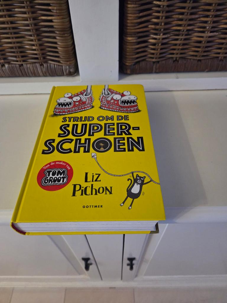 Liz Pichon - strijd om de super-schoen, Ophalen of Verzenden, Gelezen
