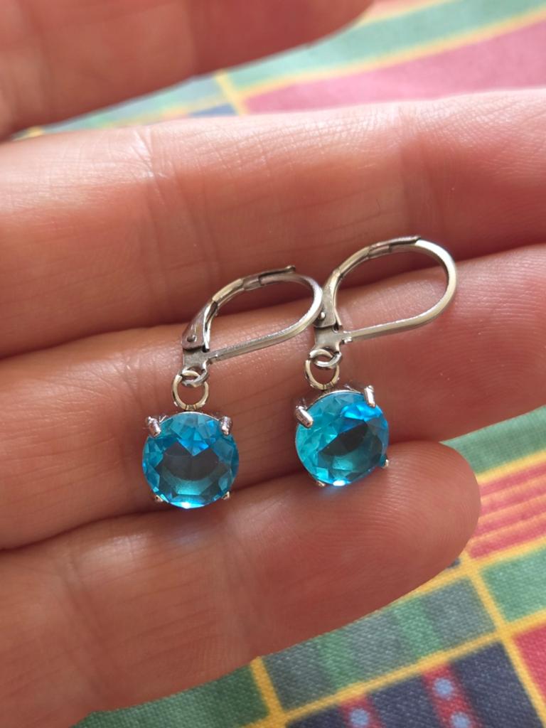 Oorbellen met blauwe steen, Sieraden, Tassen en Uiterlijk, Oorbellen, Hangers, Blauw, Nieuw, Ophalen of Verzenden