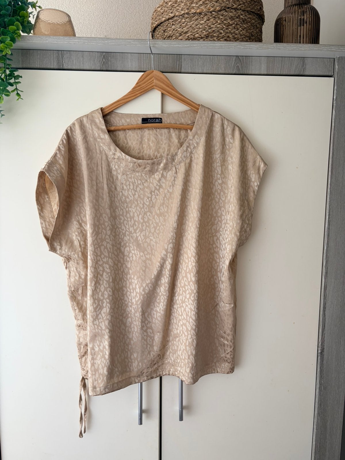 Norah shirt maat 42, Maat 42/44 (L), Ophalen of Verzenden, Zo goed als nieuw, Korte mouw