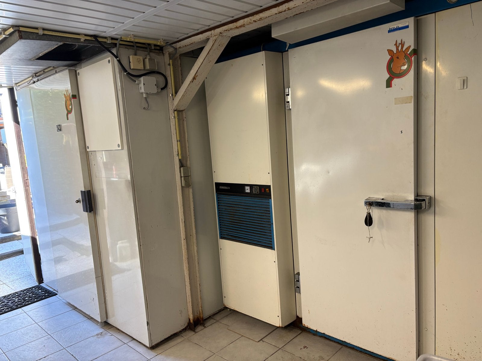 Koel wanden en deuren van 2 ruimtes, Ophalen, Gebruikt