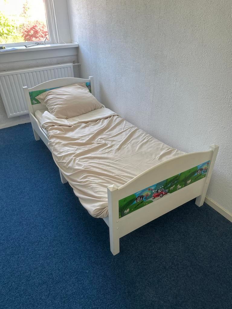 Eenpersoons kinderbed met vrolijke print, Huis en Inrichting, Slaapkamer | Bedden, Ophalen, Gebruikt, 90 cm, Eenpersoons