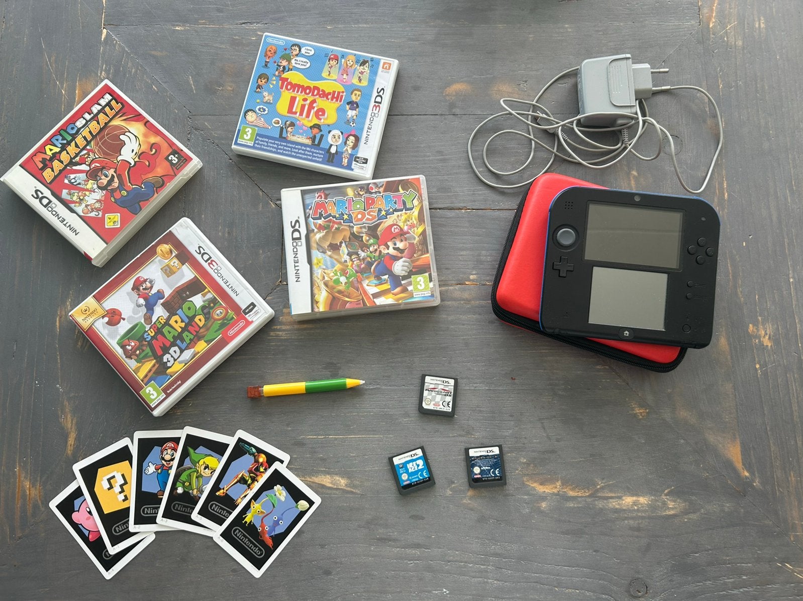 Nintendo 2DS met 7/8 games, oplader, stylus en premium cards, Spelcomputers en Games, Spelcomputers | Nintendo 2DS en 3DS, Ophalen
