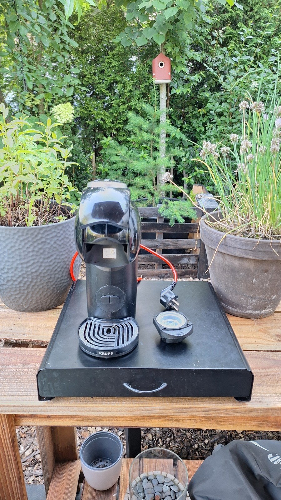 Dolce Gusto Genio S Plus Zwart met capsulelade, Witgoed en Apparatuur, Koffiezetapparaten, Gebruikt, Koffiepads en cups, Koffiemachine