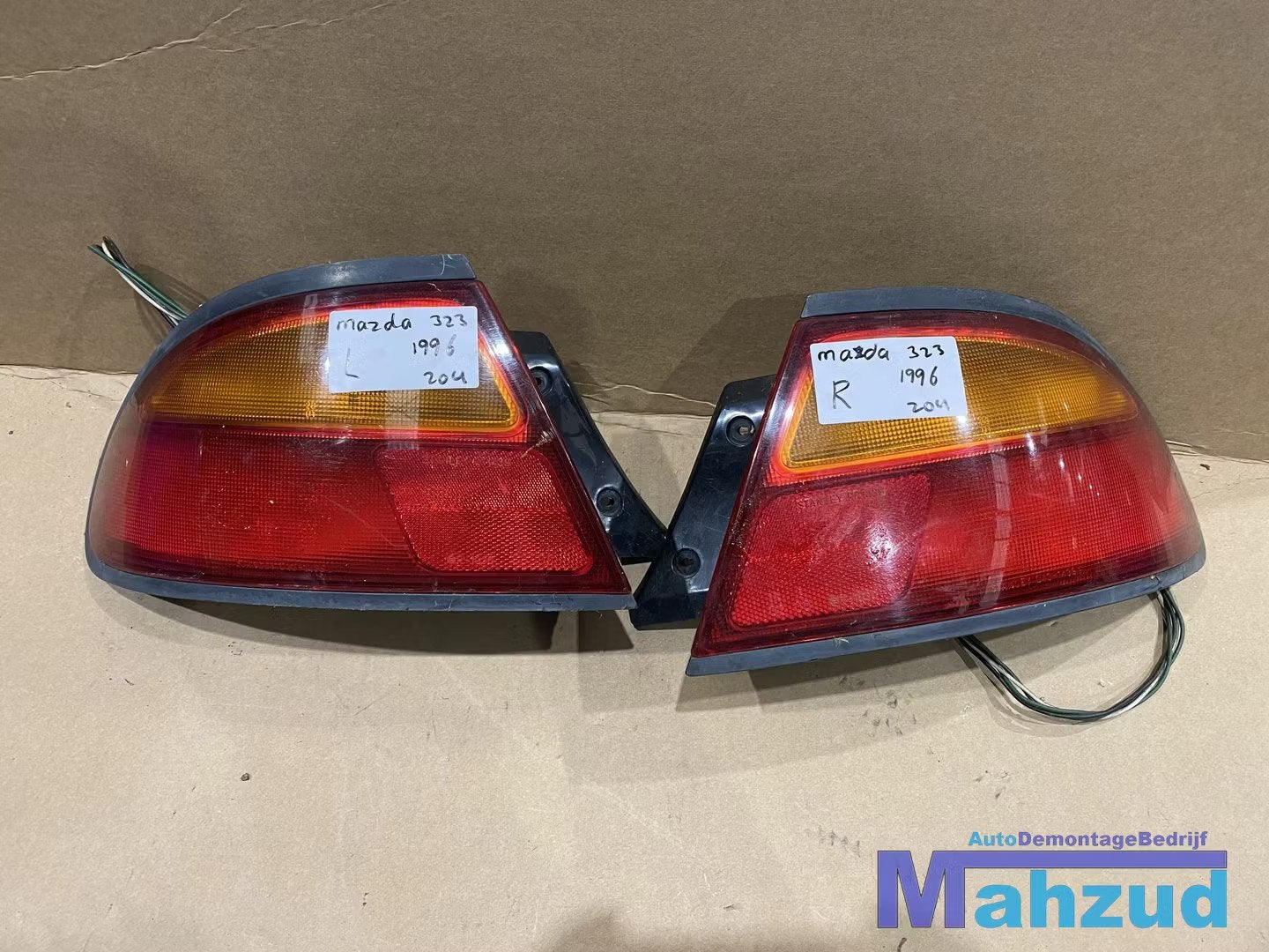 MAZDA 323 F 5 Achterlicht rechts links 1994-1998, Auto-onderdelen, Gebruikt, Shinchi, Fuchu-Cho 3-1
730-8670  Hiroshima, Mazda Motor Corporation