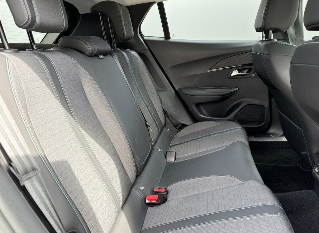 Peugeot 2008 130pk PT Allure Aut., Camera | Navi & CarPlay |, Auto's, Peugeot, Gebruikt, Euro 6, 1199 cc, Leder en Stof