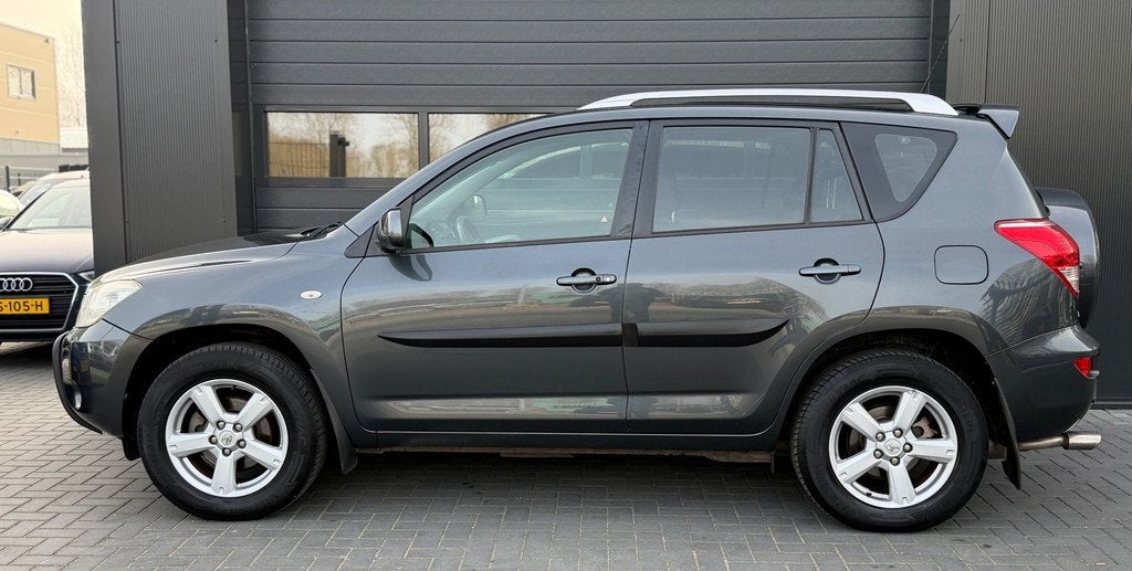 Toyota RAV4 2.0 VVTi Executive Airco|Stoelverwarming|Keyles|, Auto's, Automaat, 1998 cc, Gebruikt, 4 cilinders