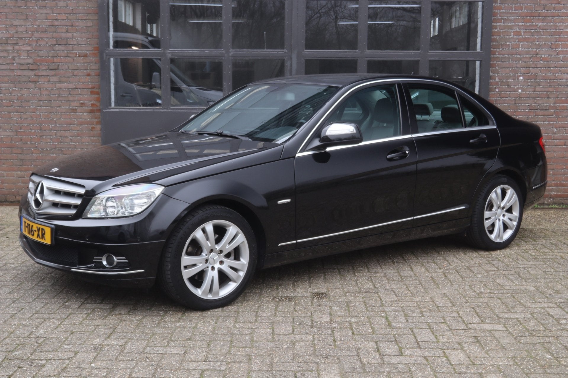 Mercedes-Benz C-klasse 230 Avantgarde AUT|PDC|CC|nieuwe APK, Automaat, Achterwielaandrijving, 2496 cc, Leder en Stof