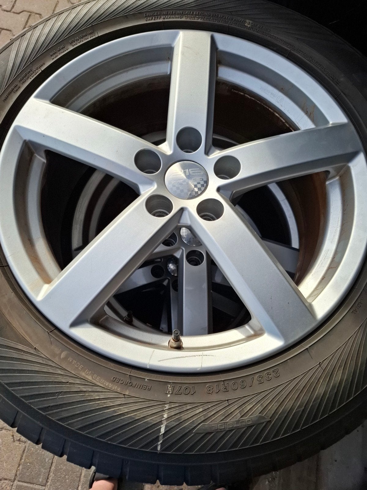 Set van 4 winterbanden met velgen - 235/60R18, Auto-onderdelen, Banden en Velgen, Ophalen, 18 inch, Gebruikt, Banden en Velgen