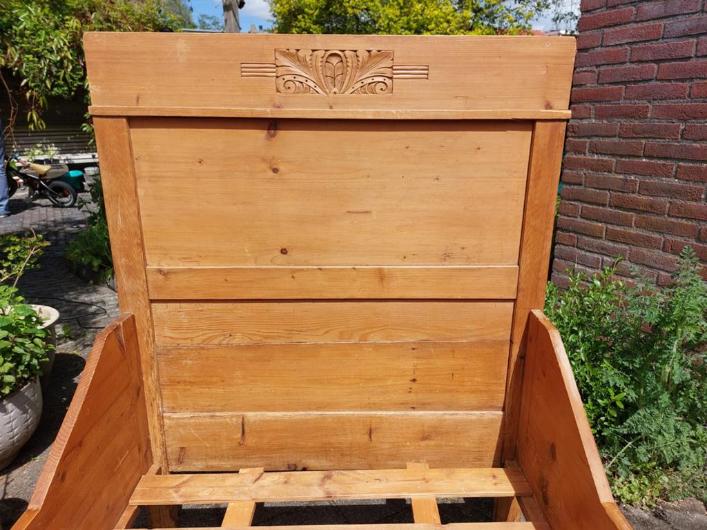 Antiek houten bed met houtsnijwerk - 90x180 matrasmaat, Antiek en Kunst, Antiek | Meubels | Bedden, Ophalen