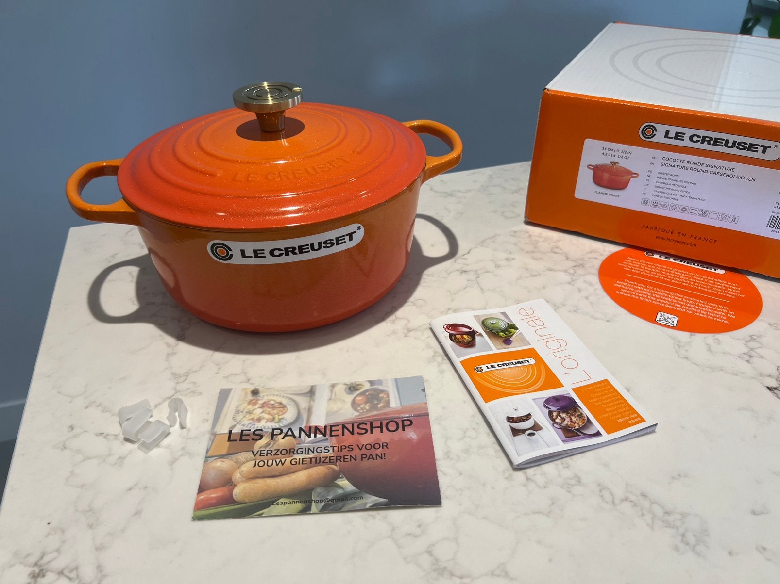 Nieuwe Le Creuset Special Edition Flamme Doree 24 cm, Gietijzer, Nieuw, Ophalen of Verzenden, Keramische plaat