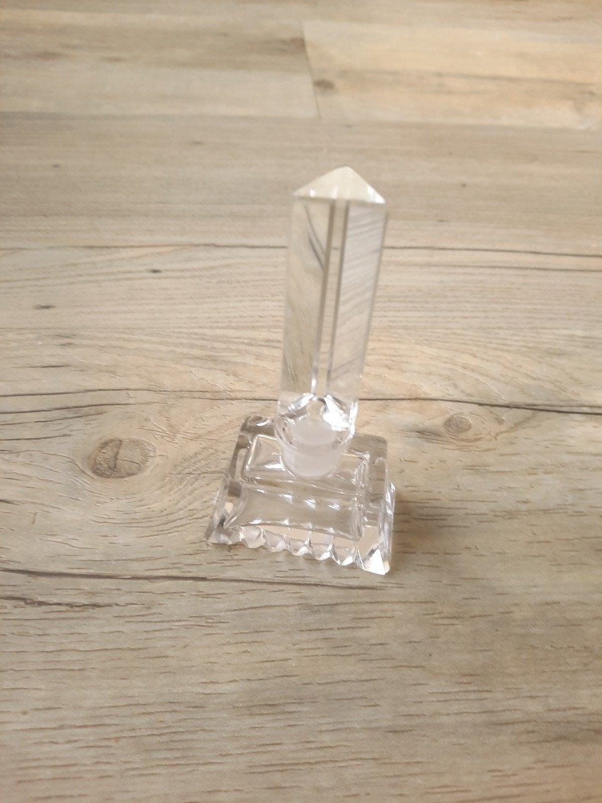 Vintage Kristallen Parfumflesje met Obelisk Dop, Ophalen of Verzenden
