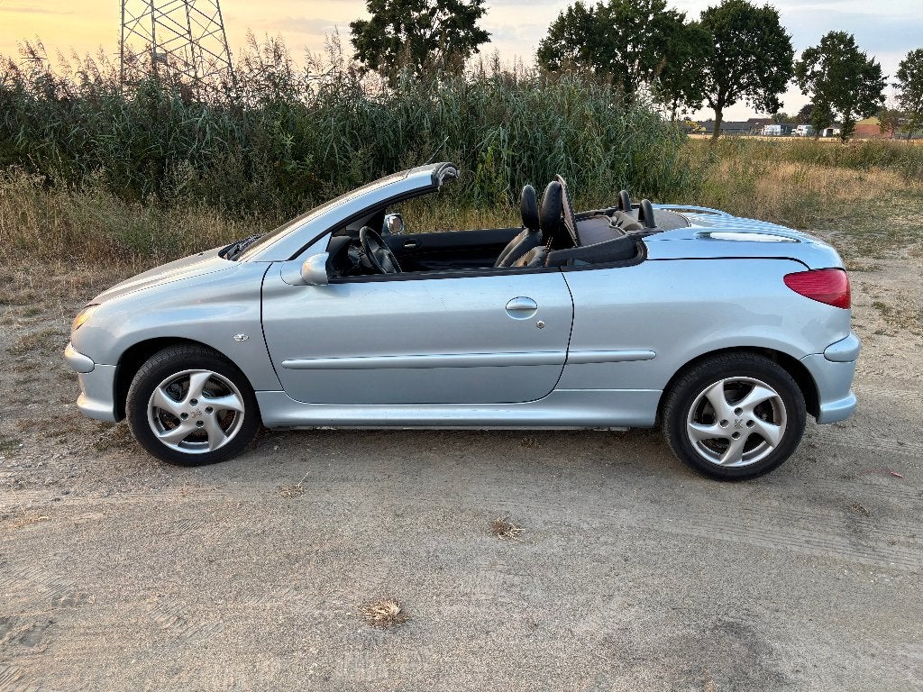 Peugeot 206 2.0 16V CC 2002 Grijs, 136 pk, Zwart, 4 cilinders, Cabriolet