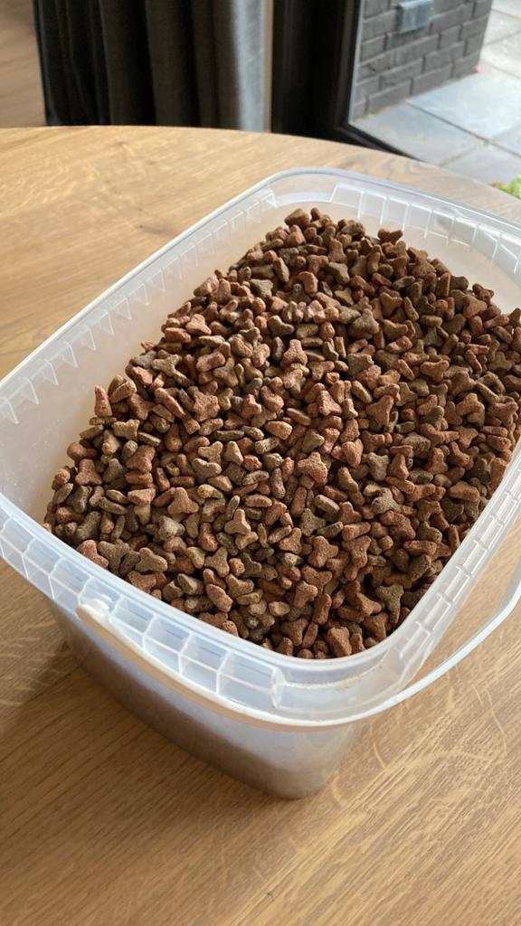 2 kilo Kattenvoer van Albert Heijn exclusief bak, Dieren en Toebehoren, Ophalen, Nieuw