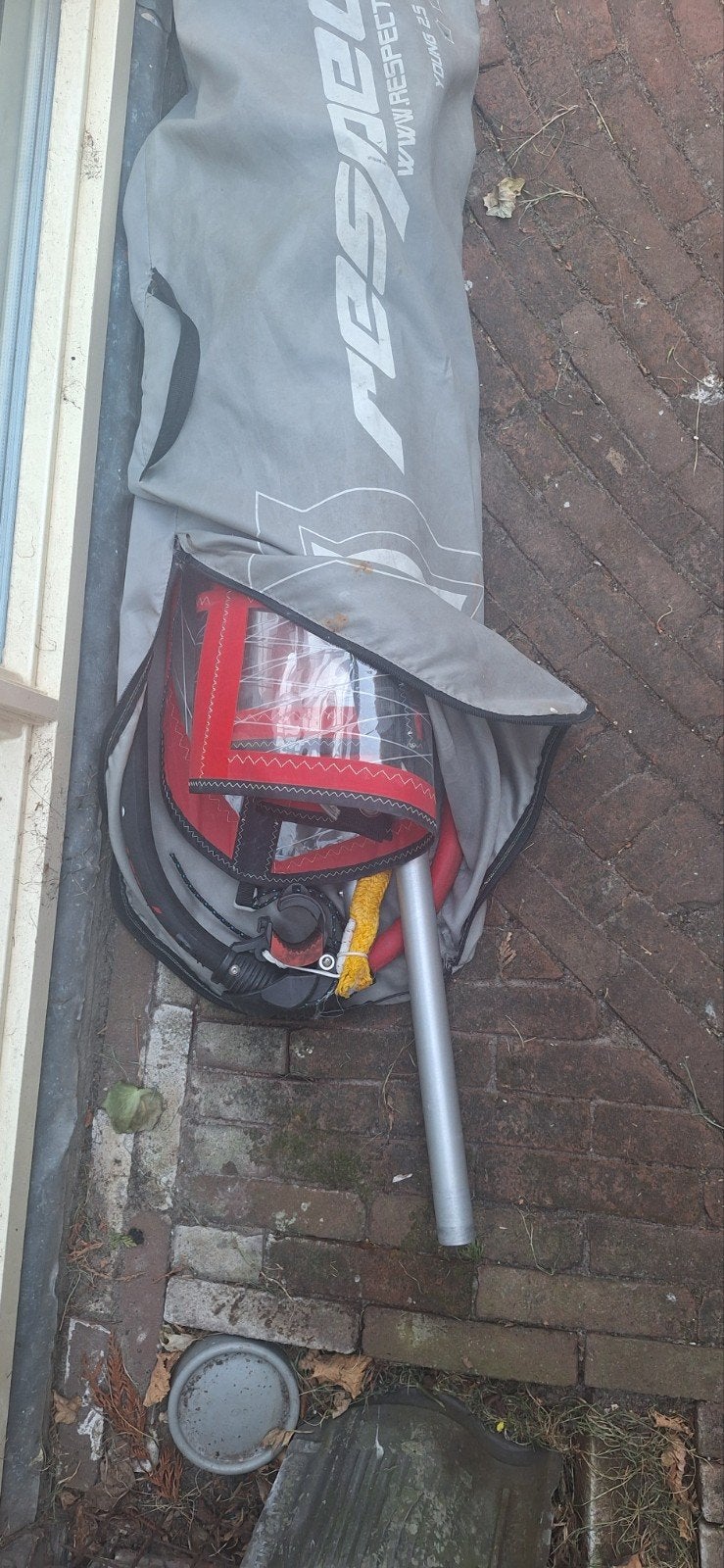 Kinder surfzeil met mast en giek, Watersport en Boten, Windsurfen, Gebruikt, Minder dan 3.5 m², Met draagtas, Zeil