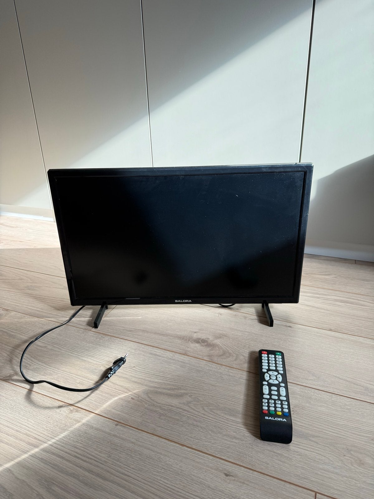 Salora 24" Full HD LED TV - Compact en compleet, 50 Hz, 40 tot 60 cm, Full HD (1080p), Ophalen