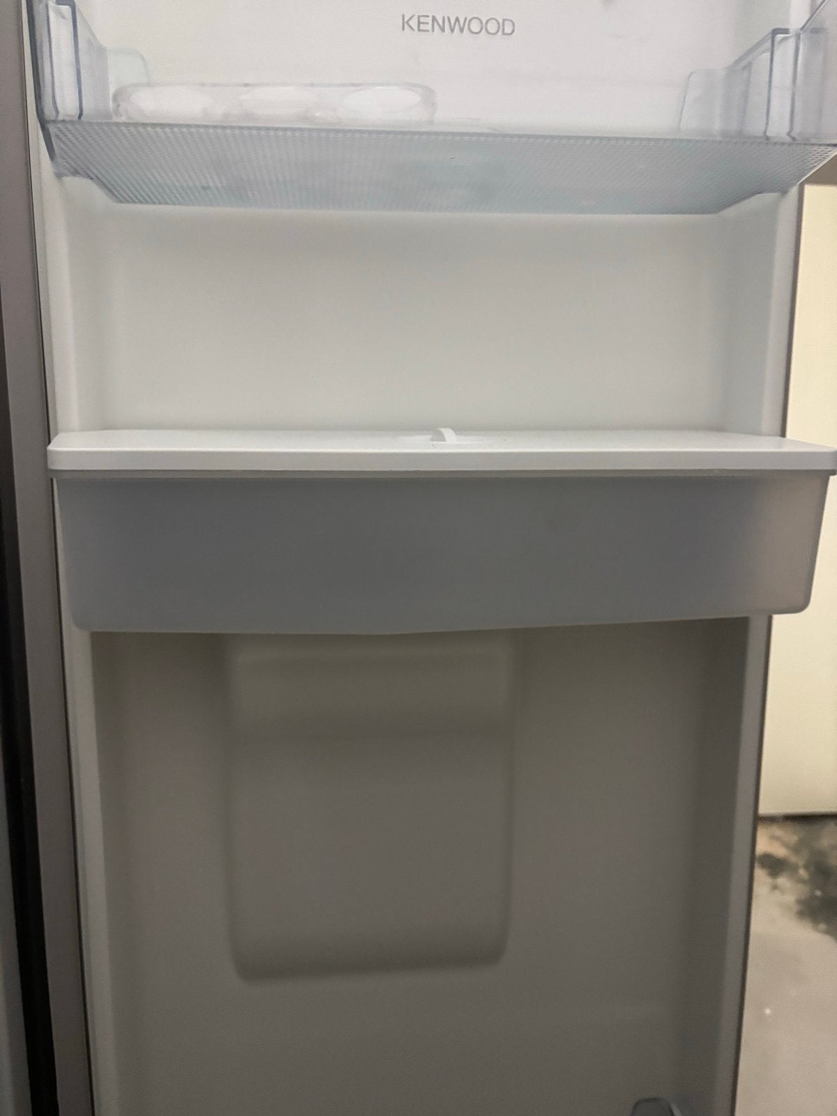 Foto 6 van Kenwood koelkast met vriezer en waterdispenser