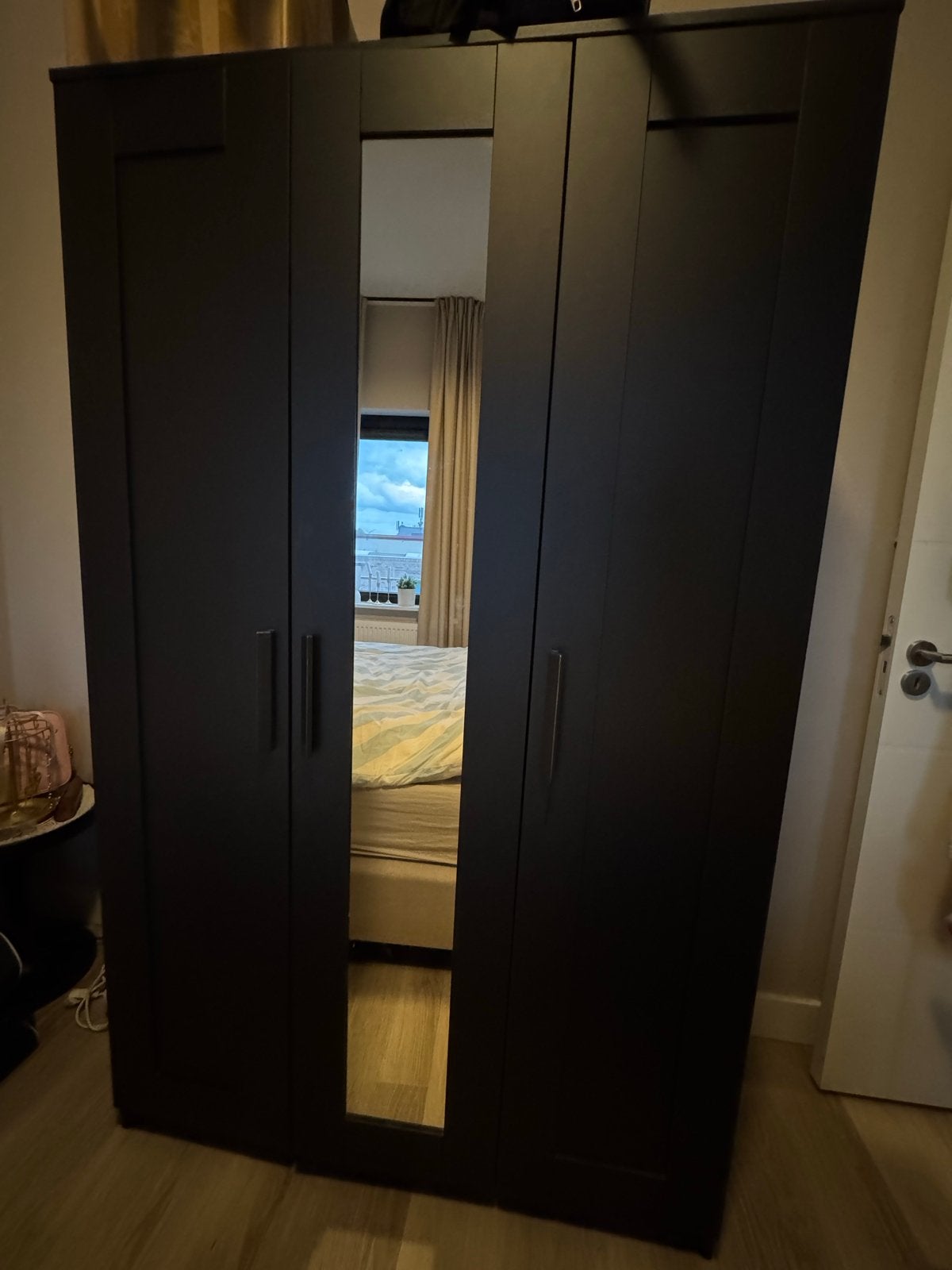 IKEA BRIMNES kledingkast met spiegel en veel opbergruimte, Ophalen, Gebruikt, 100 tot 150 cm, 150 tot 200 cm