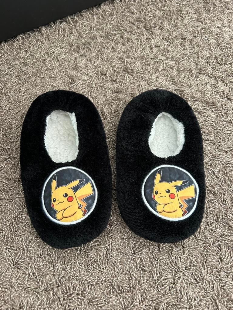 Pikachu pokemon sloffen. Maat 28, Jongen of Meisje, Overige typen, Ophalen of Verzenden, Zo goed als nieuw