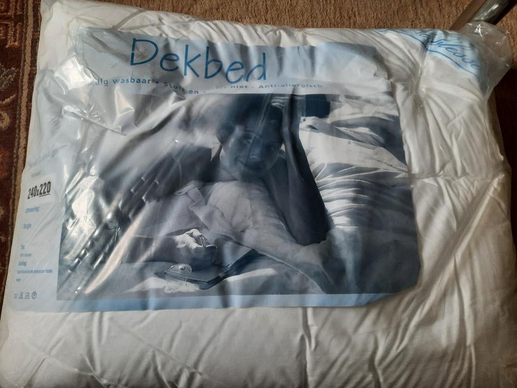 Nieuw tweepersoons dekbed 240x220 cm, Ophalen, Nieuw, Tweepersoons, Deken of Dekbed