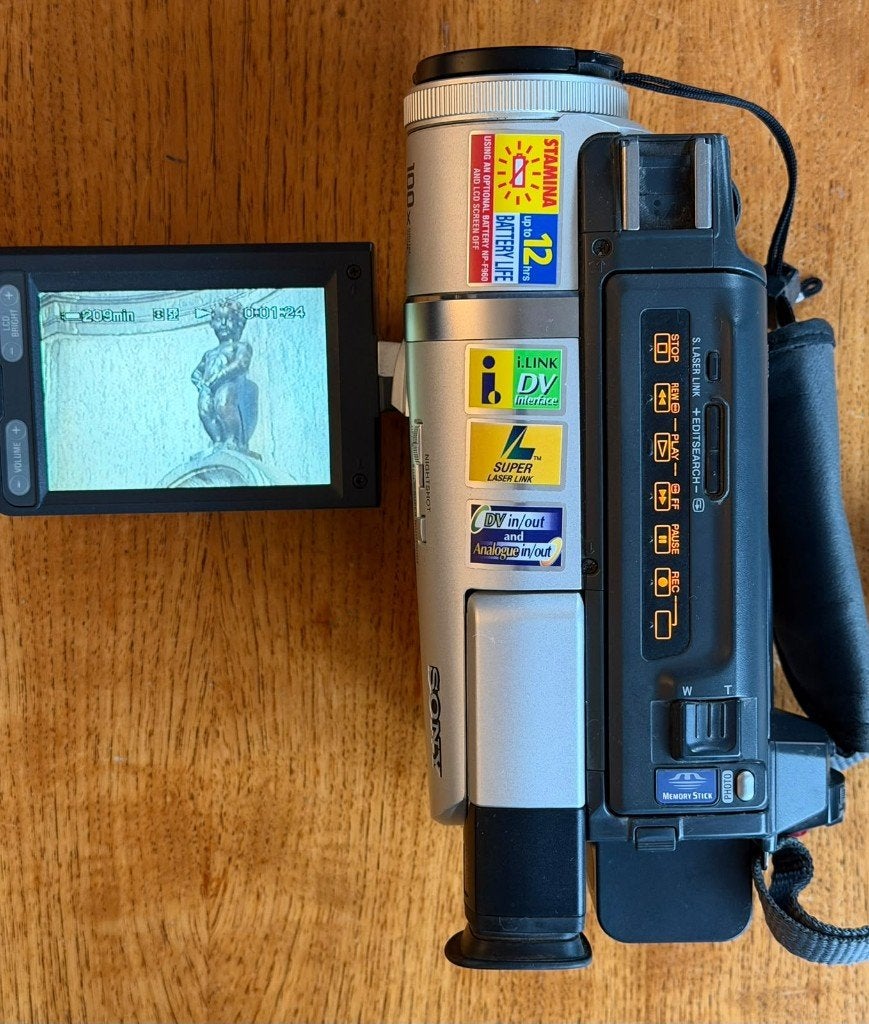 Foto 2 van SONY DCR-TRV620E Digital8 Camcorder, TOPMODEL, complete set!