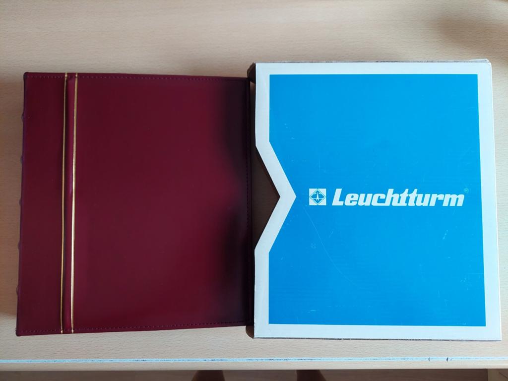 Leuchtturm album met 28 PTT Postmapjes., Postzegels en Munten, Ophalen of Verzenden