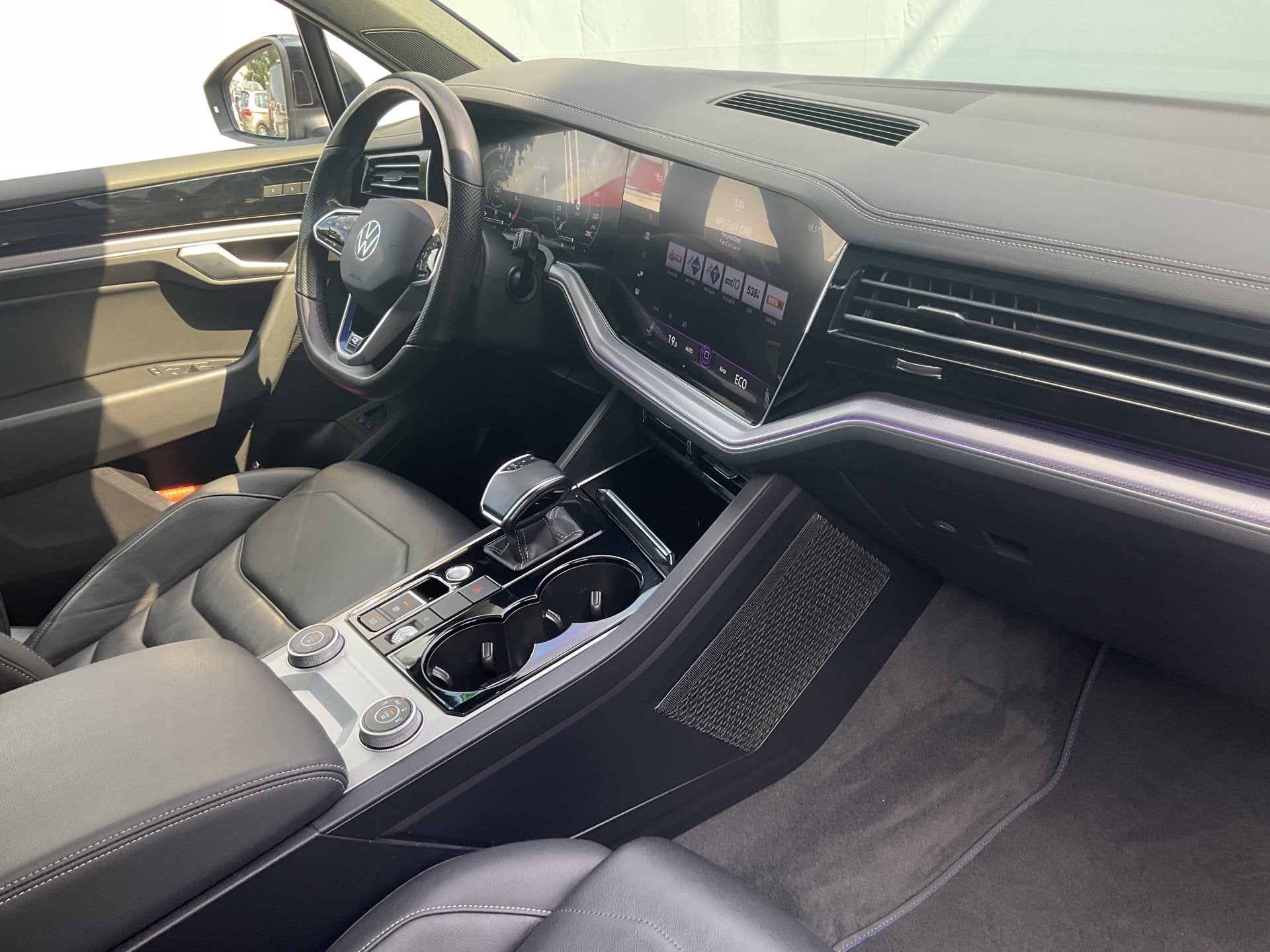 Volkswagen Touareg 3.0 TSI 4MOTION R 462PK PHEV Pano Elek.Tr, Auto's, Automaat, Gebruikt, 2995 cc, 120 €/maand