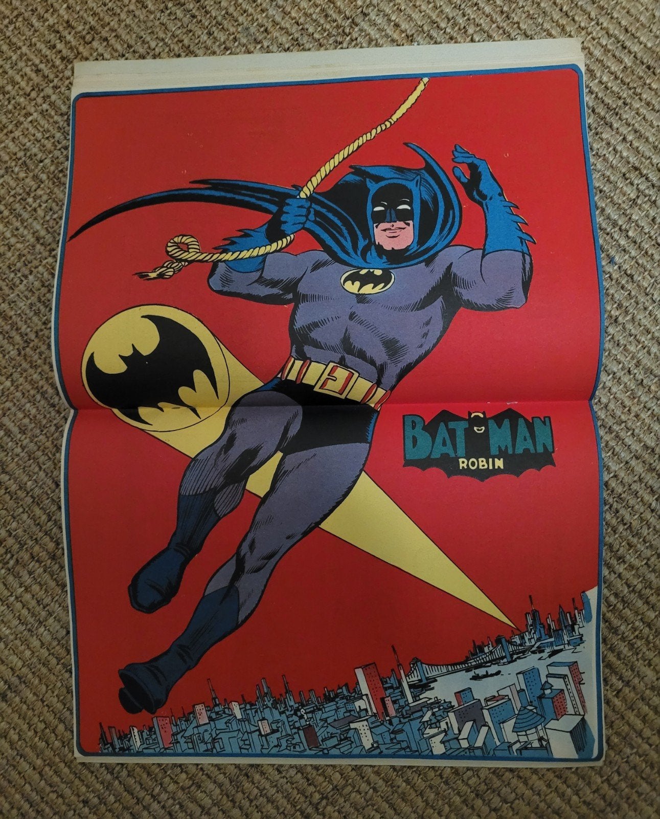 Batman 1973 geant 6 + poster Carmine Infantino 1966, Boeken, Strips | Comics, Eén comic, Ophalen of Verzenden, Zo goed als nieuw