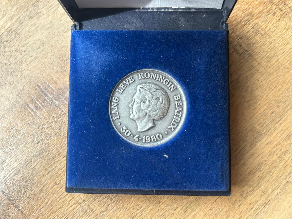 Lang leve koningin Beatrix 1980 munt, Ophalen of Verzenden, Overige materialen