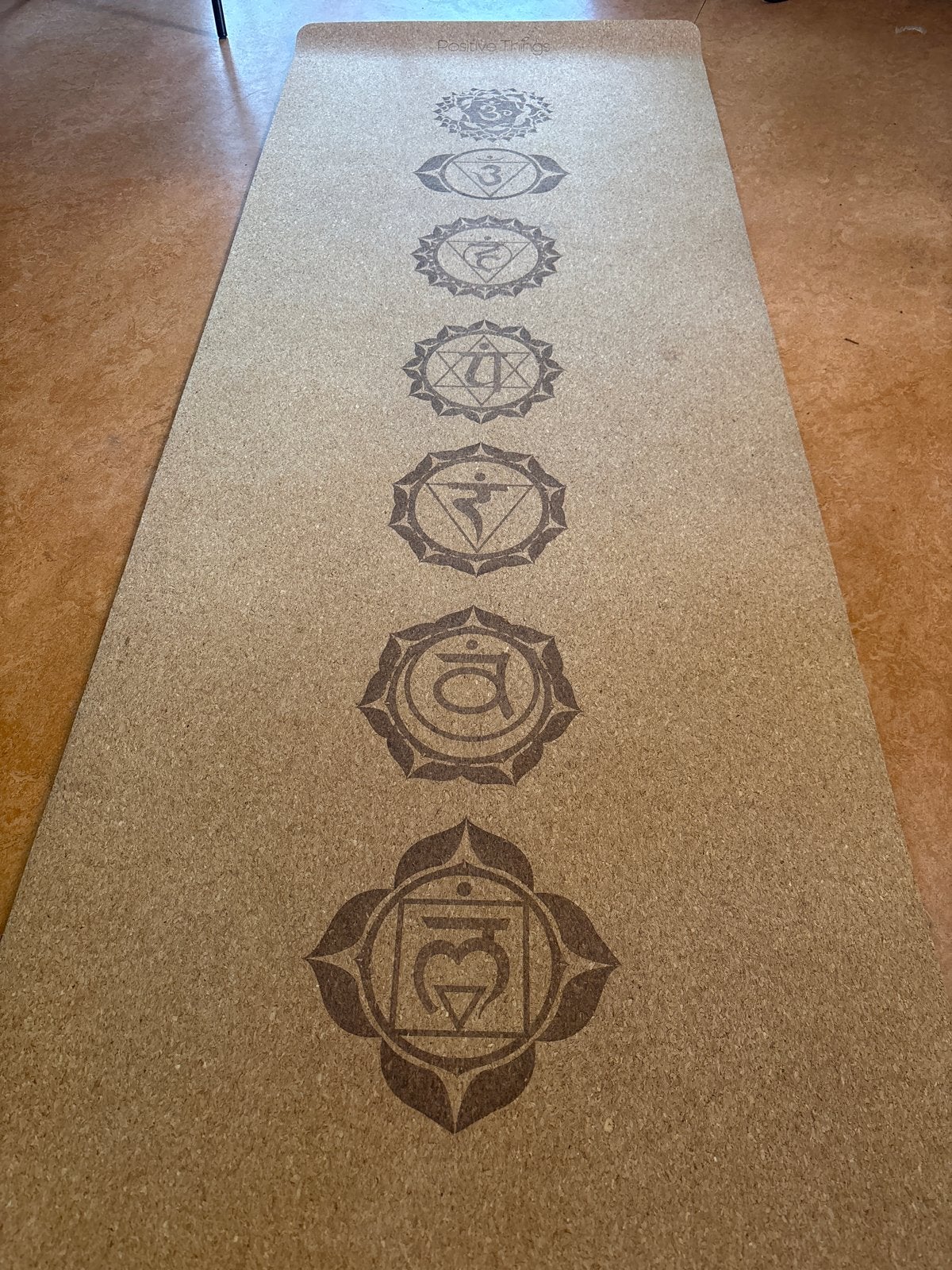 Nieuwe kurk yogamat met chakra-symbolen, Ophalen, Nieuw, Yogamat