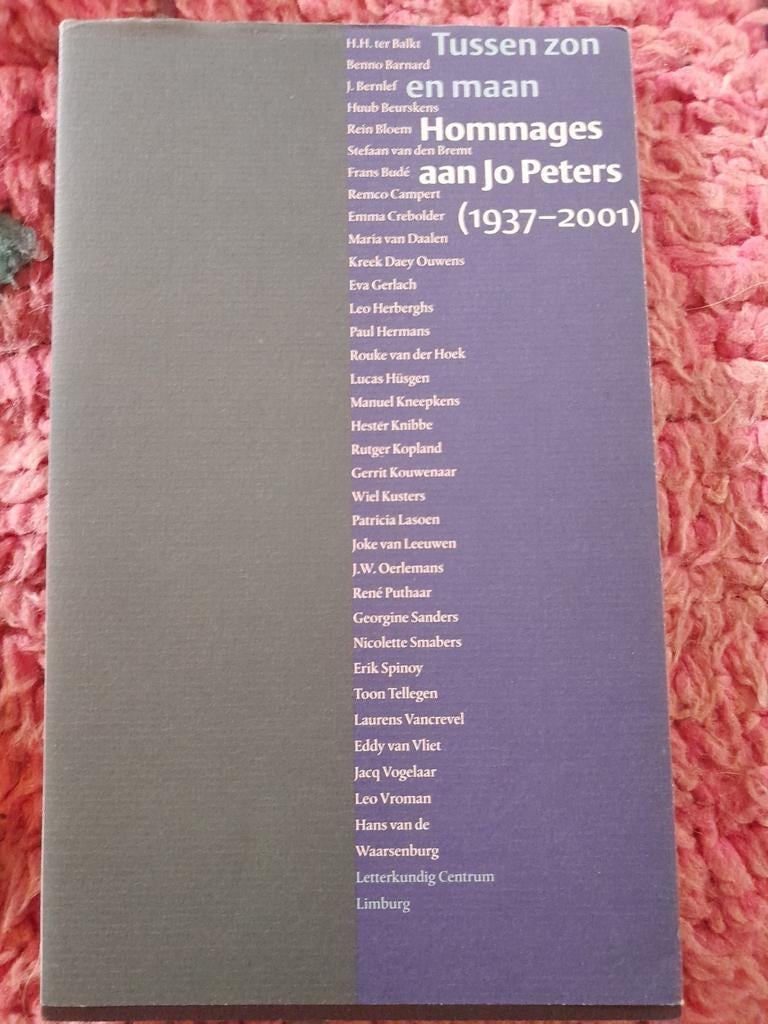 Tussen zon en maan Hommages aan Jo Peters, Ophalen of Verzenden, Gelezen