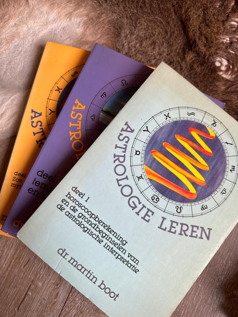 Astrologie Leren - Complete Cursus (Deel 1, 2 & 3), Boeken, Esoterie en Spiritualiteit, Zo goed als nieuw, Instructieboek, Astrologie