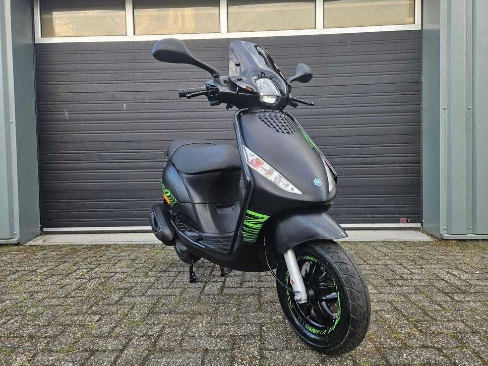 PIAGGIO ZIP 4T E5 BROM 2023 SPECIAL EDITION 3060KM TOPSTAAT!