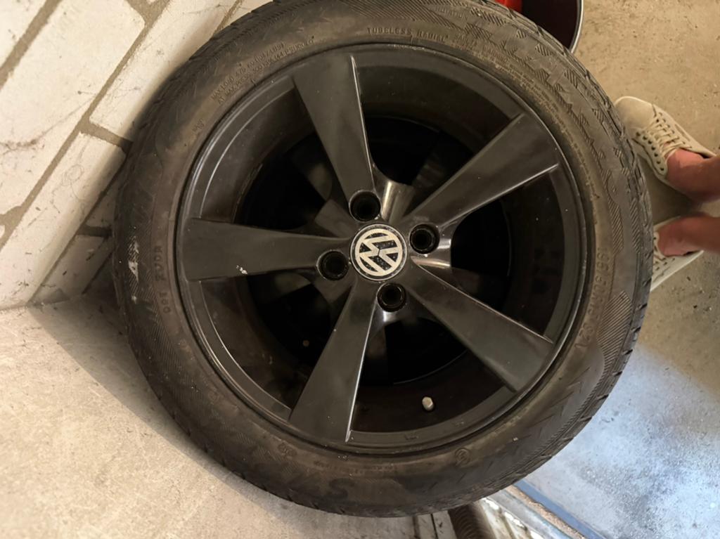 Set wielen 4x100 15” zwart komen van een vw golf 195/50/15, Ophalen, Gebruikt, Volkswagen