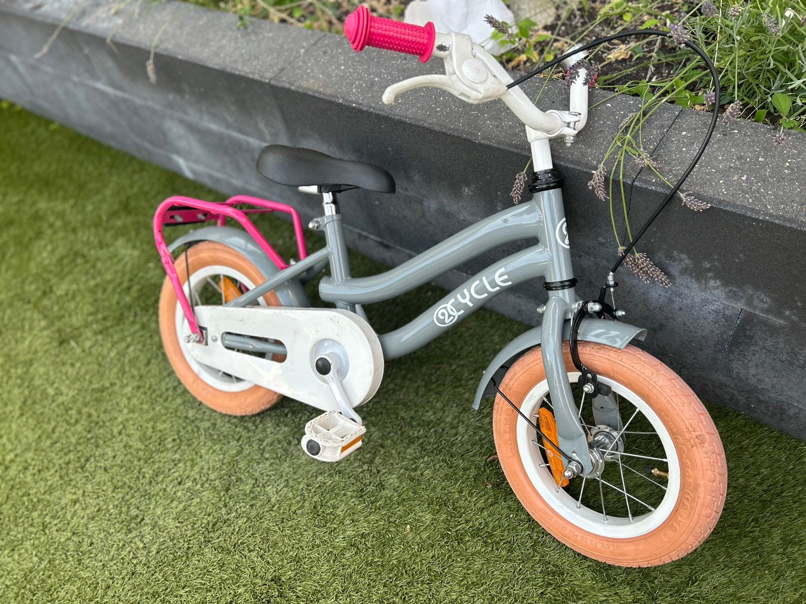 2Cycle Pretty - Grijs-Roze - Meisjesfiets, Fietsen en Brommers, Ophalen, Zo goed als nieuw, Terugtraprem, Minder dan 16 inch