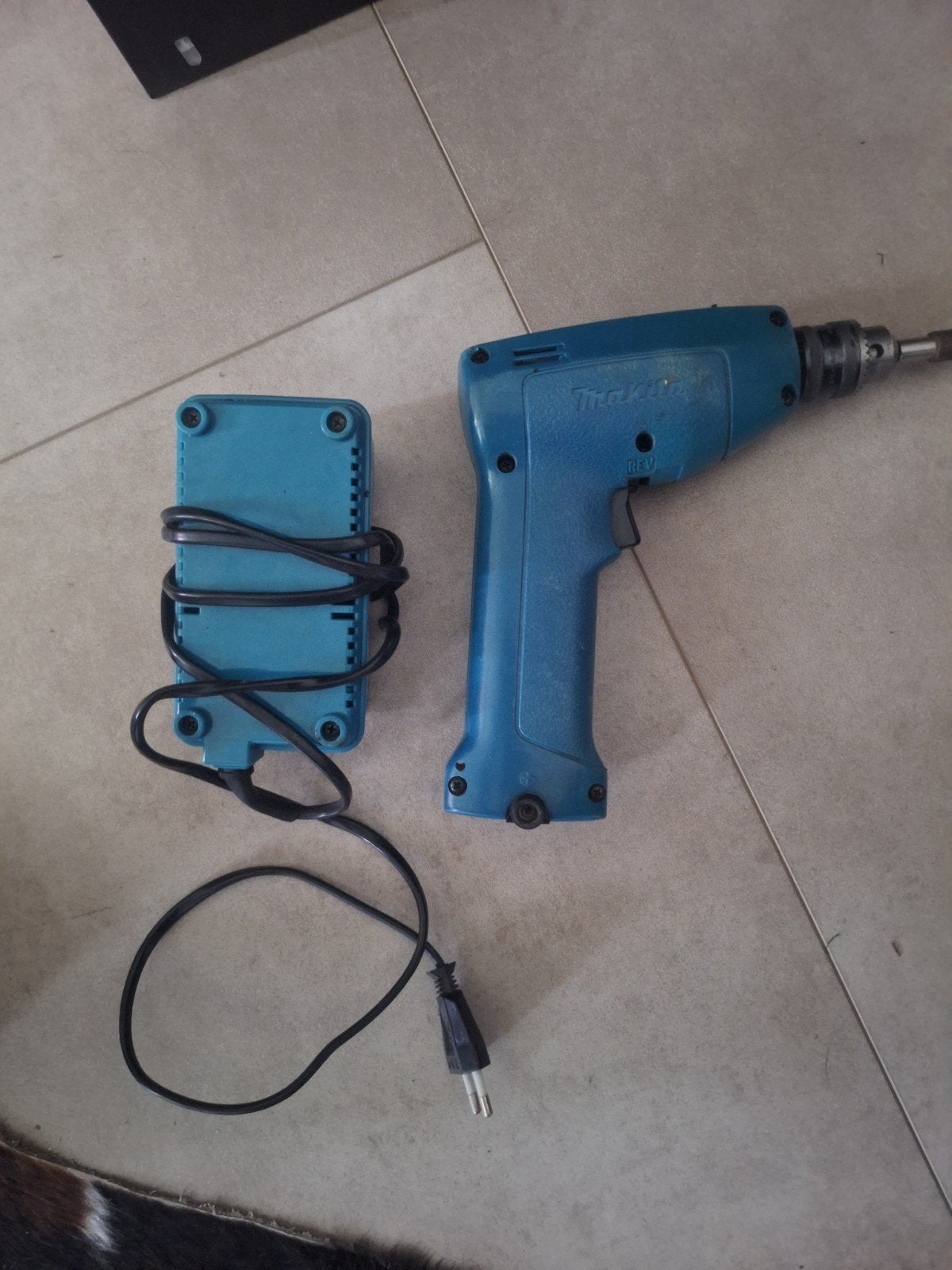 Makita met oplader, Ophalen of Verzenden, Zo goed als nieuw, Boor- en Schroefmachine, Variabele snelheid