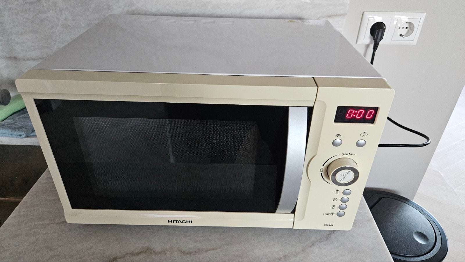 Hitachi MDSO23 Magnetron - B48xH28xD38 - Zo goed als nieuw, Ophalen, Draaiplateau, Magnetron, Zo goed als nieuw